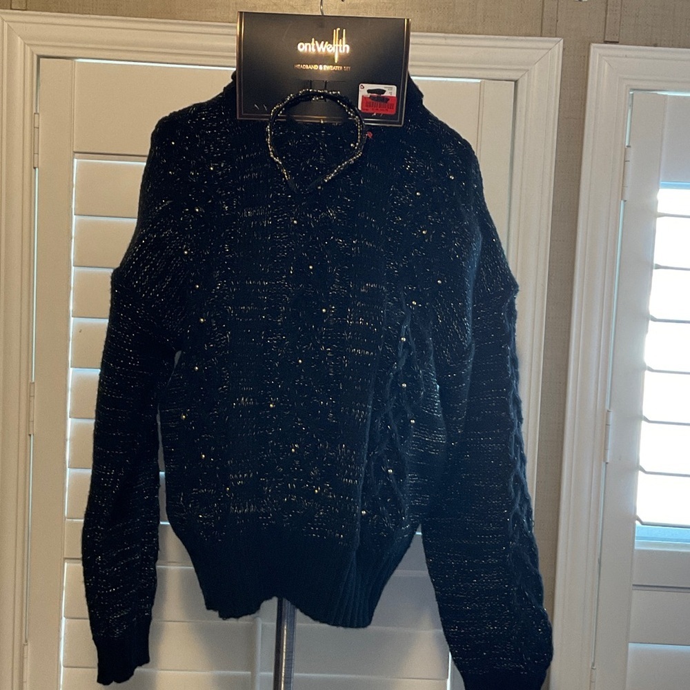 OnlWeih Black and Gold Women's Crew Neck Sweater